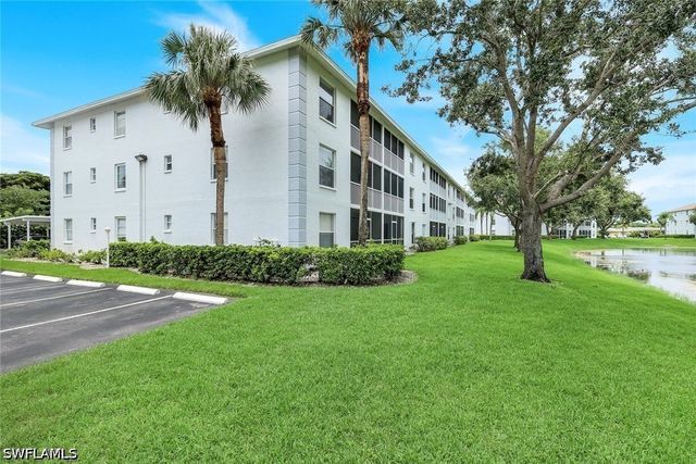 9580 Victoria LN 205, Naples, FL 34109