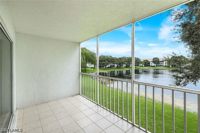 9580 Victoria LN 205, Naples, FL 34109