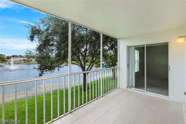 9580 Victoria LN 205, Naples, FL 34109