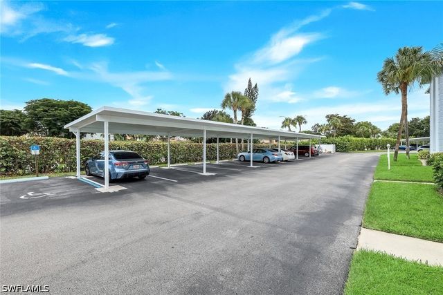 9580 Victoria LN 205, Naples, FL 34109