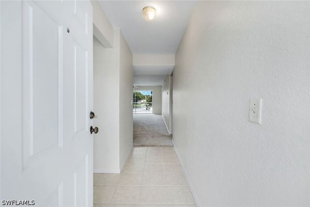 9580 Victoria LN 205, Naples, FL 34109
