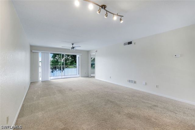 9580 Victoria LN 205, Naples, FL 34109