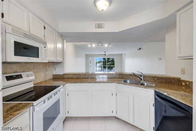 9580 Victoria LN 205, Naples, FL 34109