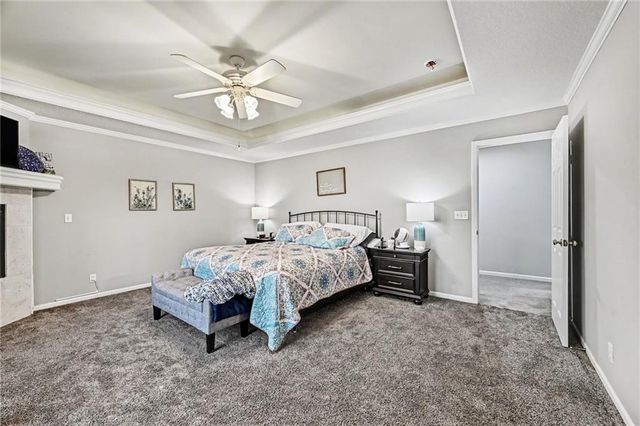 8008 Park Ridge Drive, Parkville, MO 64152