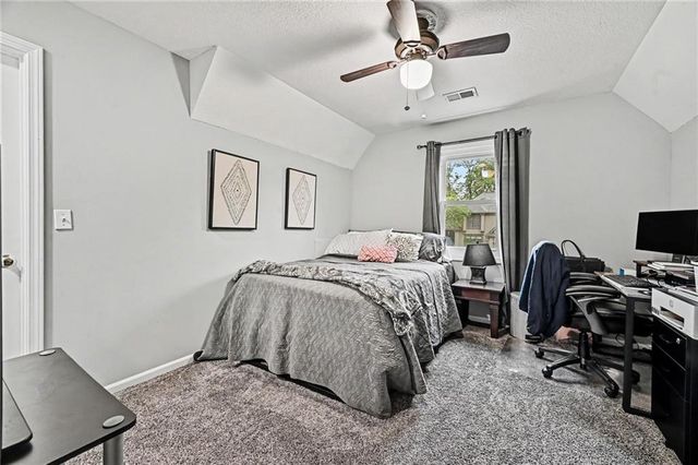 8008 Park Ridge Drive, Parkville, MO 64152