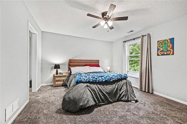 8008 Park Ridge Drive, Parkville, MO 64152
