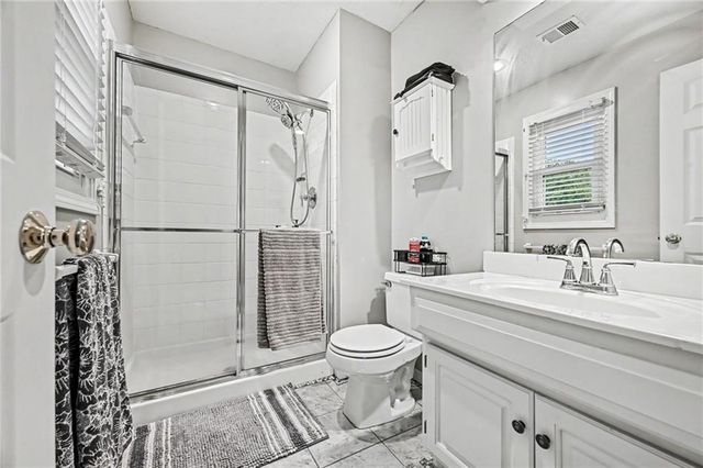 8008 Park Ridge Drive, Parkville, MO 64152