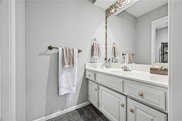 8008 Park Ridge Drive, Parkville, MO 64152
