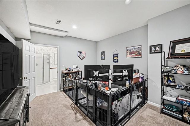8008 Park Ridge Drive, Parkville, MO 64152