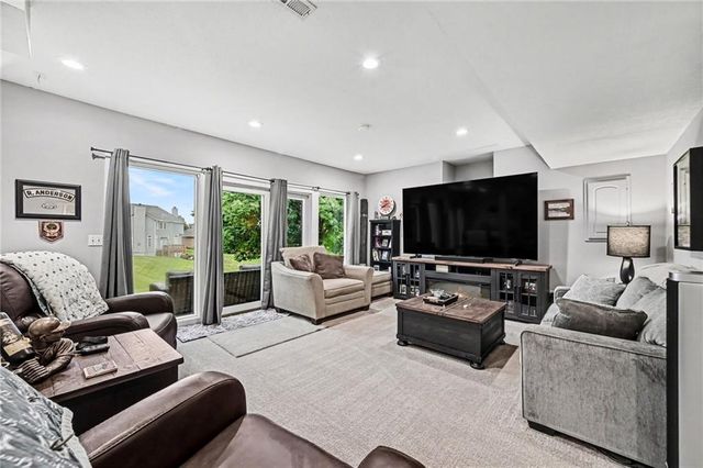 8008 Park Ridge Drive, Parkville, MO 64152