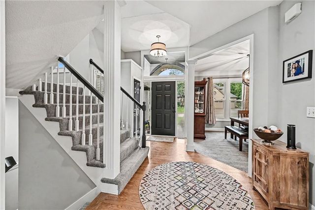 8008 Park Ridge Drive, Parkville, MO 64152
