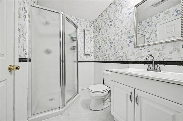 8008 Park Ridge Drive, Parkville, MO 64152