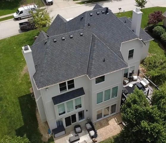 8008 Park Ridge Drive, Parkville, MO 64152
