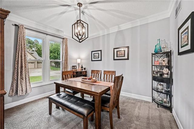 8008 Park Ridge Drive, Parkville, MO 64152