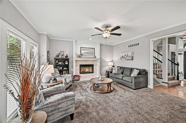 8008 Park Ridge Drive, Parkville, MO 64152