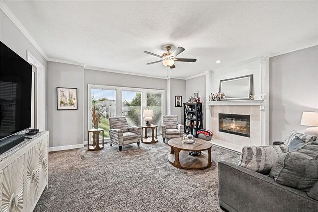 8008 Park Ridge Drive, Parkville, MO 64152