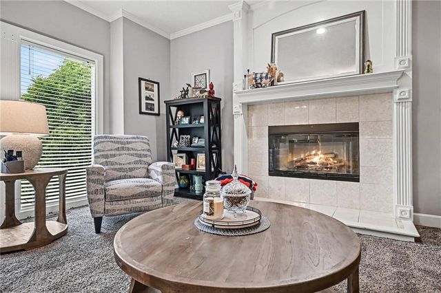8008 Park Ridge Drive, Parkville, MO 64152