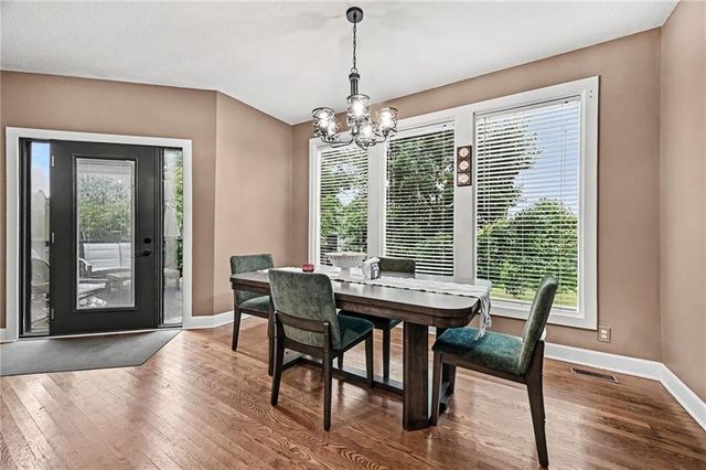 8008 Park Ridge Drive, Parkville, MO 64152