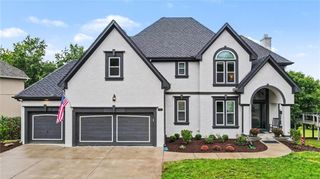 8008 Park Ridge Drive, Parkville, MO 64152