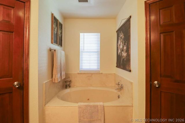 4200 Rustic Road, Sand Springs, OK 74063