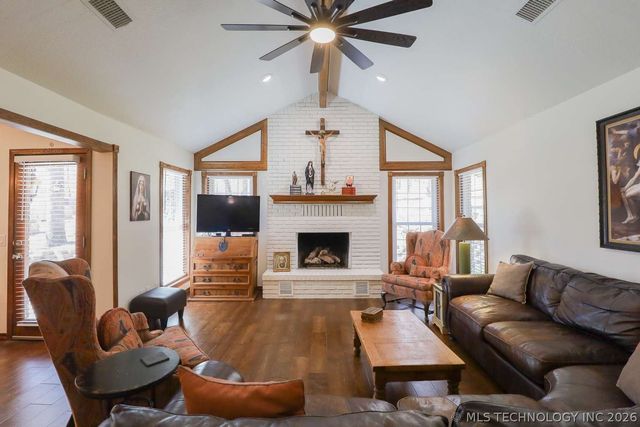 4200 Rustic Road, Sand Springs, OK 74063