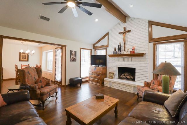 4200 Rustic Road, Sand Springs, OK 74063