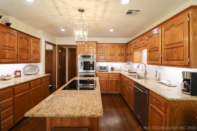 4200 Rustic Road, Sand Springs, OK 74063