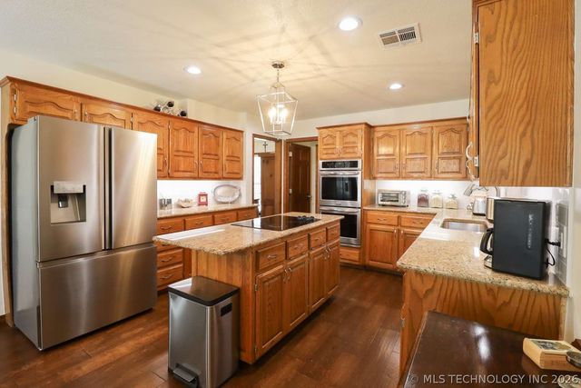 4200 Rustic Road, Sand Springs, OK 74063