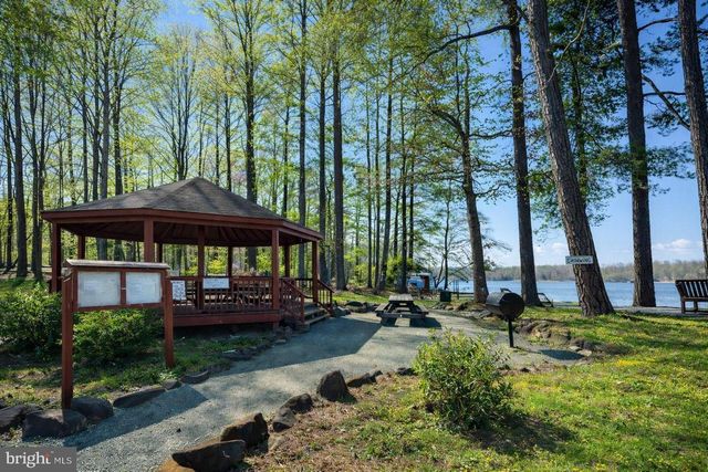 33 BOGEY LN, Bumpass, VA 23024