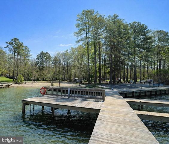 33 BOGEY LN, Bumpass, VA 23024