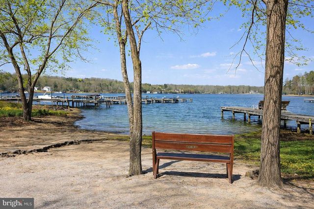 33 BOGEY LN, Bumpass, VA 23024