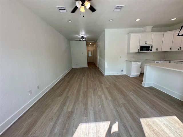 243 Broadhurst Drive B, Houston, TX 77047