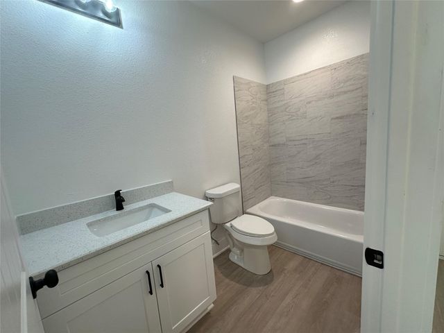 243 Broadhurst Drive B, Houston, TX 77047