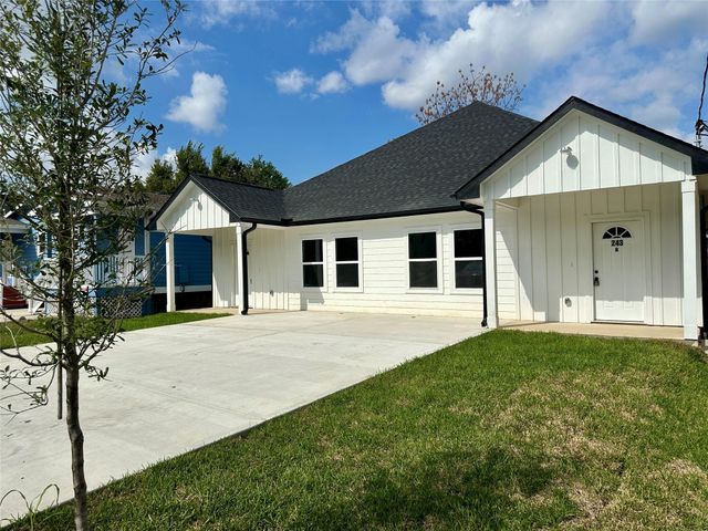 243 Broadhurst Drive B, Houston, TX 77047