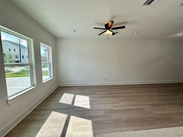 243 Broadhurst Drive B, Houston, TX 77047