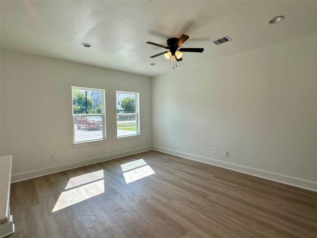 243 Broadhurst Drive B, Houston, TX 77047