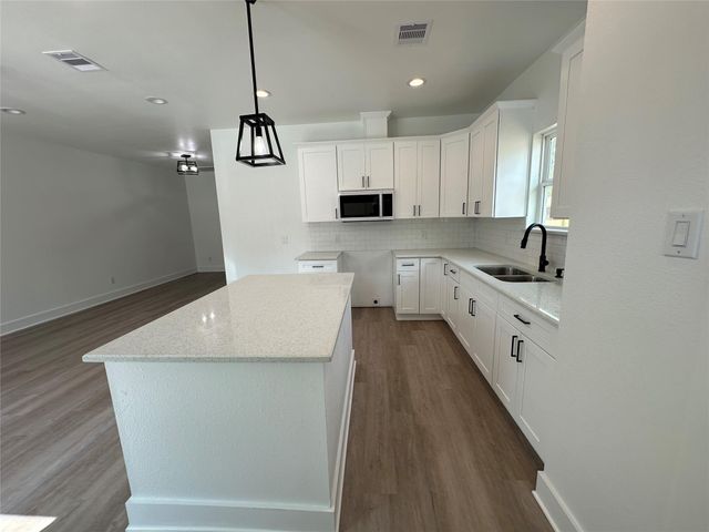 243 Broadhurst Drive B, Houston, TX 77047