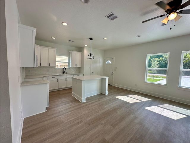 243 Broadhurst Drive B, Houston, TX 77047