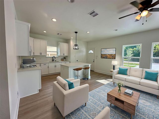 243 Broadhurst Drive B, Houston, TX 77047