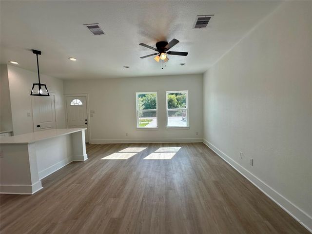 243 Broadhurst Drive B, Houston, TX 77047