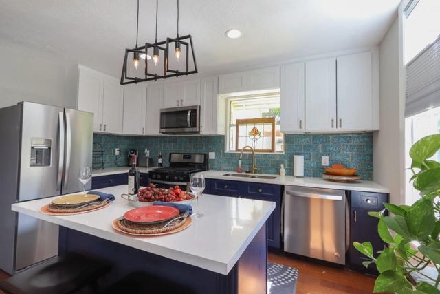 2015 Avenue L, Galveston, TX 77550