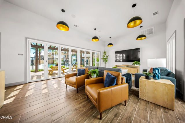 555 Via Vallarta, Camarillo, CA 93012