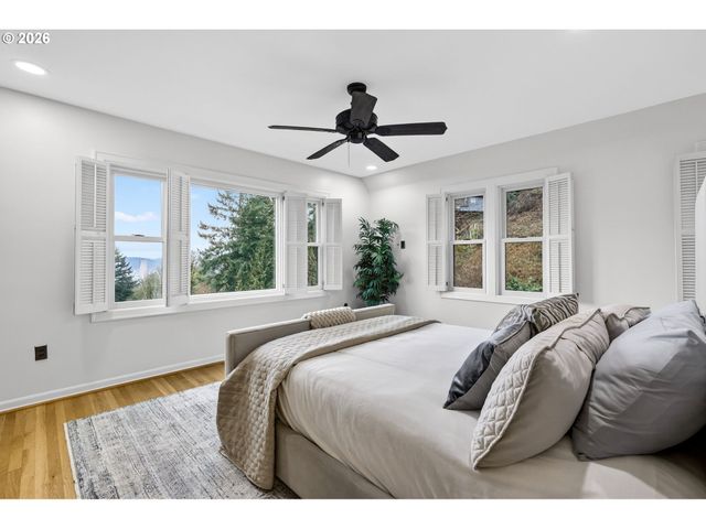 782 Nw POWHATAN Ter, Portland, OR 97210