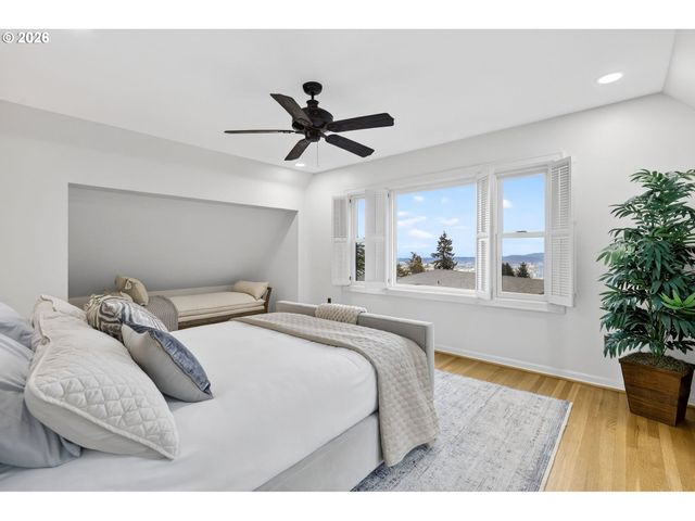 782 Nw POWHATAN Ter, Portland, OR 97210