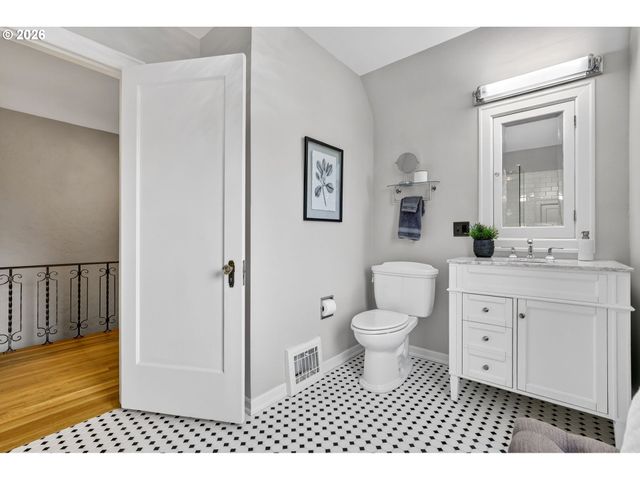 782 Nw POWHATAN Ter, Portland, OR 97210