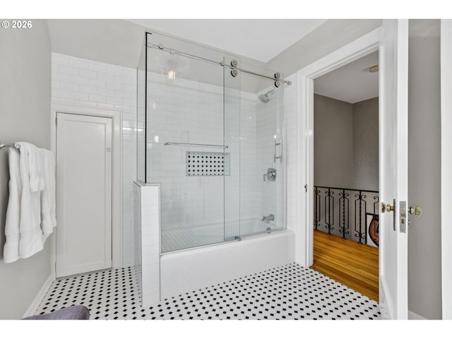 782 Nw POWHATAN Ter, Portland, OR 97210