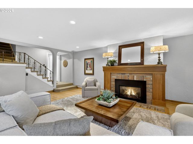 782 Nw POWHATAN Ter, Portland, OR 97210