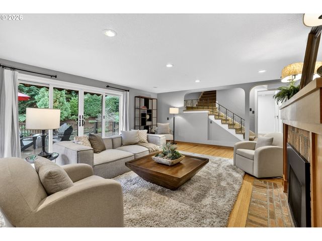 782 Nw POWHATAN Ter, Portland, OR 97210