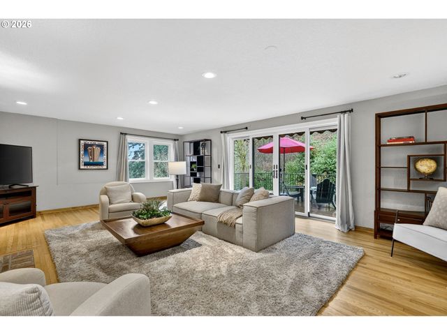 782 Nw POWHATAN Ter, Portland, OR 97210