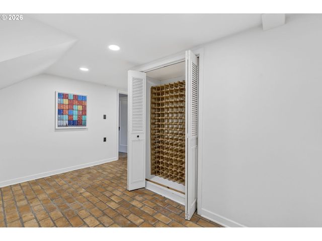 782 Nw POWHATAN Ter, Portland, OR 97210